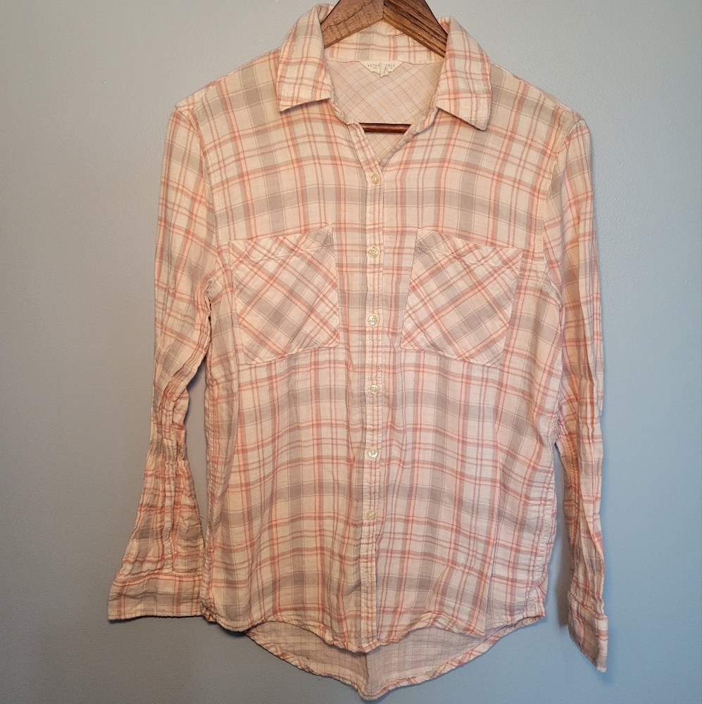 Aeropostale Women's Gray & Pink Plaid Button-Up Size Small 100% cotton